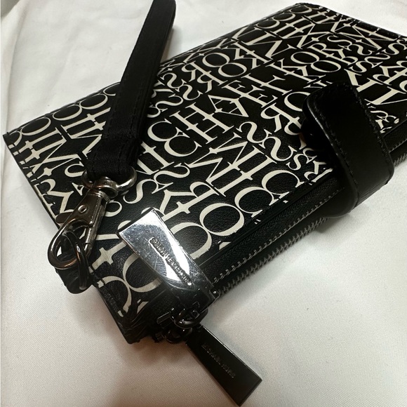 EUC Michael Kors Jet Set Double Zip Wristlet - Picture 17 of 17